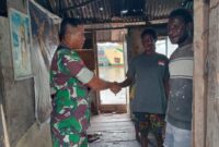 Pererat Silaturahmi, Babinsa Mapurujaya Komsos Dengan Warga Desa Binaan