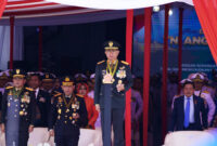 Panglima TNI Pimpin Upacara HUT Ke-79 TNI AL Di Perairan Teluk Jakarta
