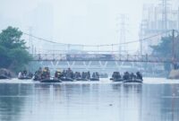 TNI Gelar Karya Bakti Ciliwung Bening Dalam Rangka HUT Ke-79 TNI