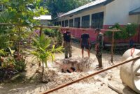 Berselimutkan Terik, Satgas TMMD Ke-122 Kodim 1805/Raja Ampat Melanjutkan Penggalian Sumur Gali