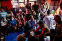 Panglima TNI Dampingi Wapres RI Tinjau Posko Pengungsian Korban Erupsi Gunung Lewotobi Laki-Laki di NTT