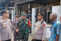 Yakinkan Dapat Berjalan Dengan Lancar Dan Aman, Dandim 1710/Mimika Dampingi Wakapolda Papua Pantau Langsung Pemungutan Suara Di TPS