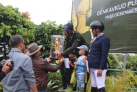 Panglima TNI Buka Lomba Berkuda Piala Panglima TNI dan Bagikan Sembako di Bandung
