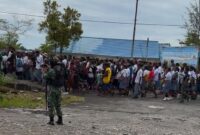 Kodim 1715/Yahukimo Amankan Demo Front Aliansi Pelajar Yahukimo Tolak Program Makan Bergizi