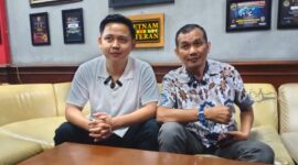 Gunaldi dan kuasa hukumnya, Bahrul Hidayat SH