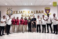 Ditreskrimsus Polda Kalbar Serahkan Tersangka Dan Barang Bukti (Tahap II) Perkara Tipikor Ke Penuntut Umum Kejari Sintang