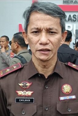 Kajati Kalbar Komitmen Perkuat Kawal Kebangkitan Ekonomi Desa Hadiri Peresmian 1.061 Koperasi Merah Putih