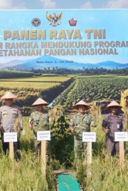 Kejati Kalbar Hadiri Panen Raya Ketahanan Pangan TNI