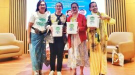 Dari kiri ke kanan : dr.Amaranila Lalita Drijono, sp.DVE, Prof Dr dr Martina Nasrun, sp.KJ, Halida Hatta, Debra H Yatim